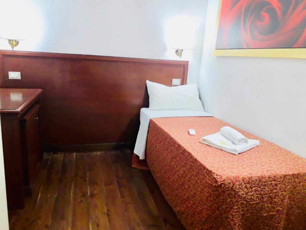 Holiday Rome Termini Hotel Kültér fotó